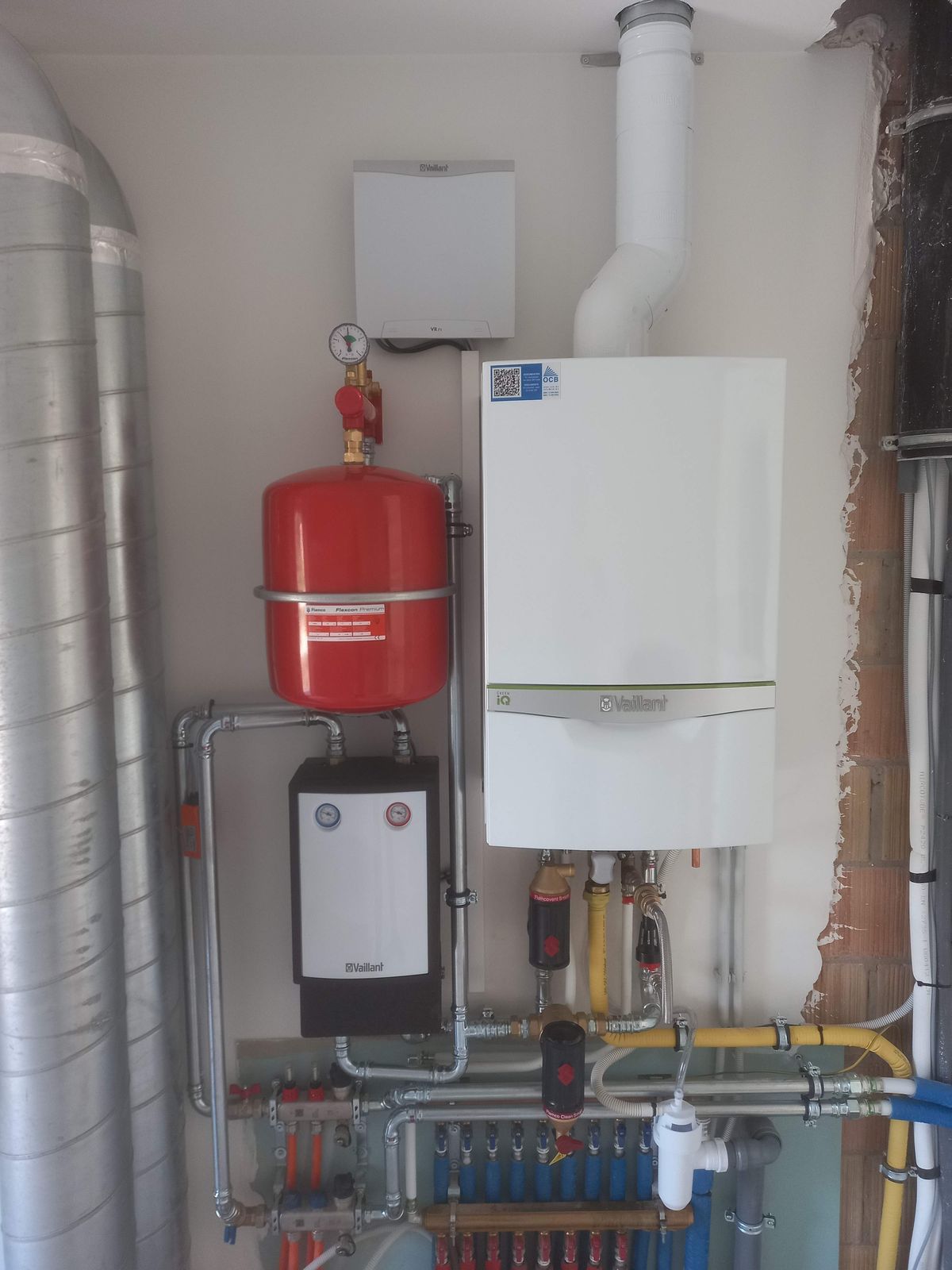 Vaillant-gaswandketel met collectoren voor vloerverwarming